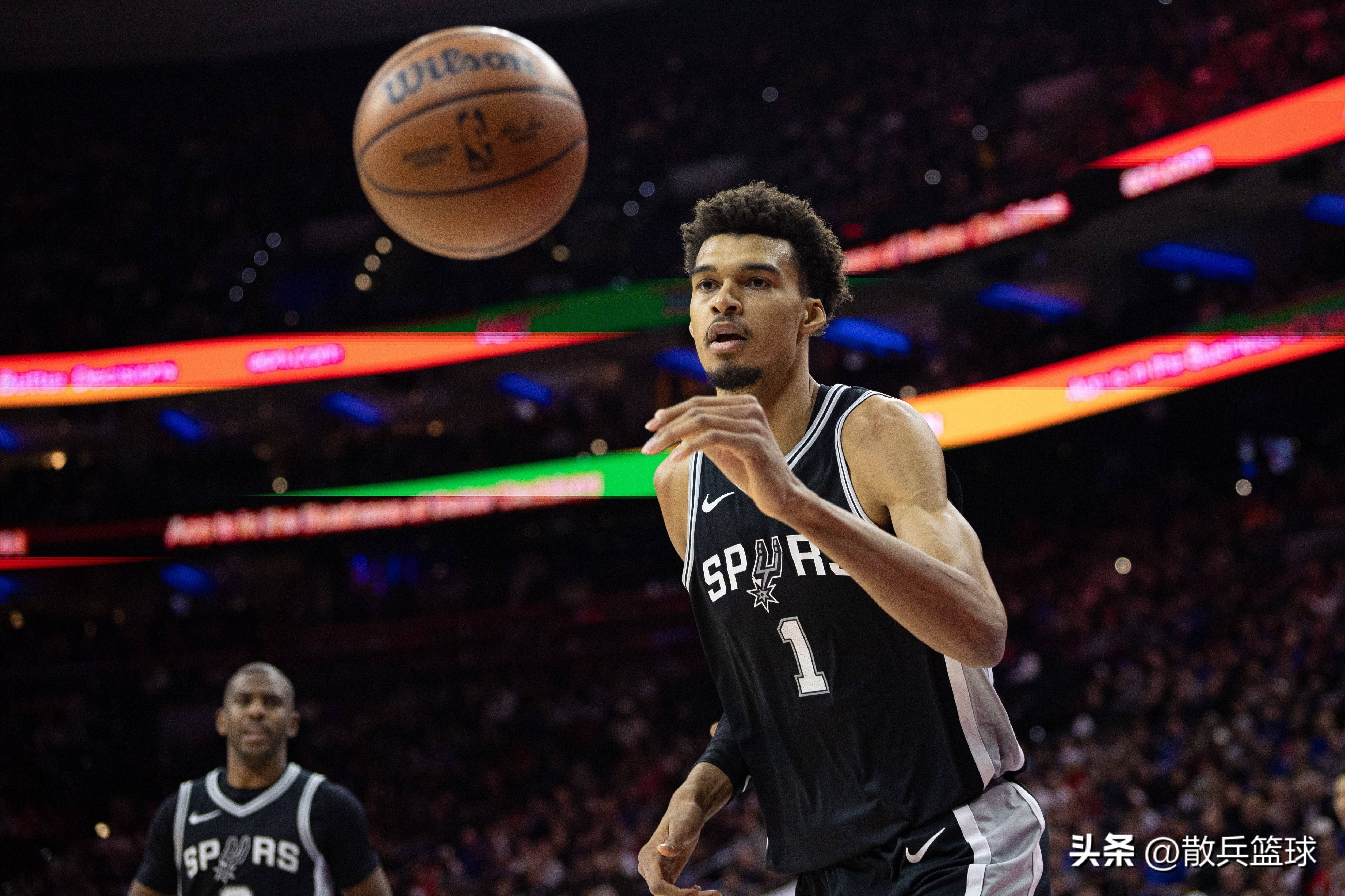 详细阅读:nba球员福克斯(nba球员福克斯个人资料简介) nba球员福克斯(nba球员福克斯个人资料简介)